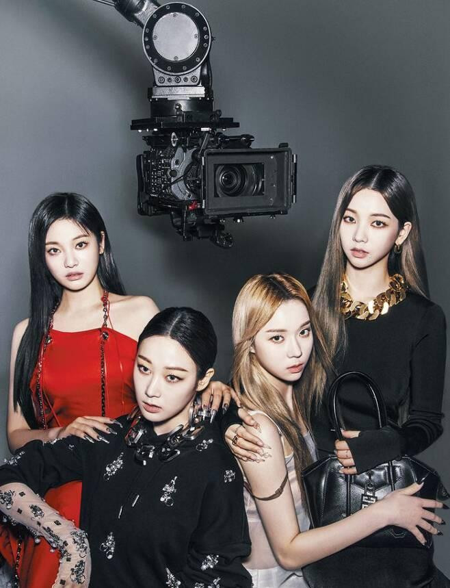 Bộ ảnh chụp tạp chí cũng không được đánh giá cao.