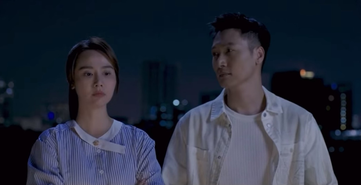 Hóa ra phim chia 2 phần với mốc thời gian khác nhau. Hóa ra phim chia 2 phần với mốc thời gian khác nhau.