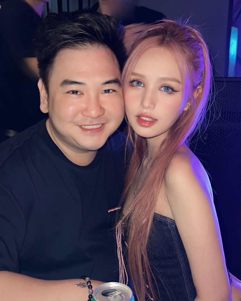 Bác sĩ Thịnh có mối quan hệ thân thiết với nhiều sao Việt, trong đó có nhà Xoài Non - Xemesis. Bác sĩ Thịnh có mối quan hệ thân thiết với nhiều sao Việt, trong đó có nhà Xoài Non - Xemesis.