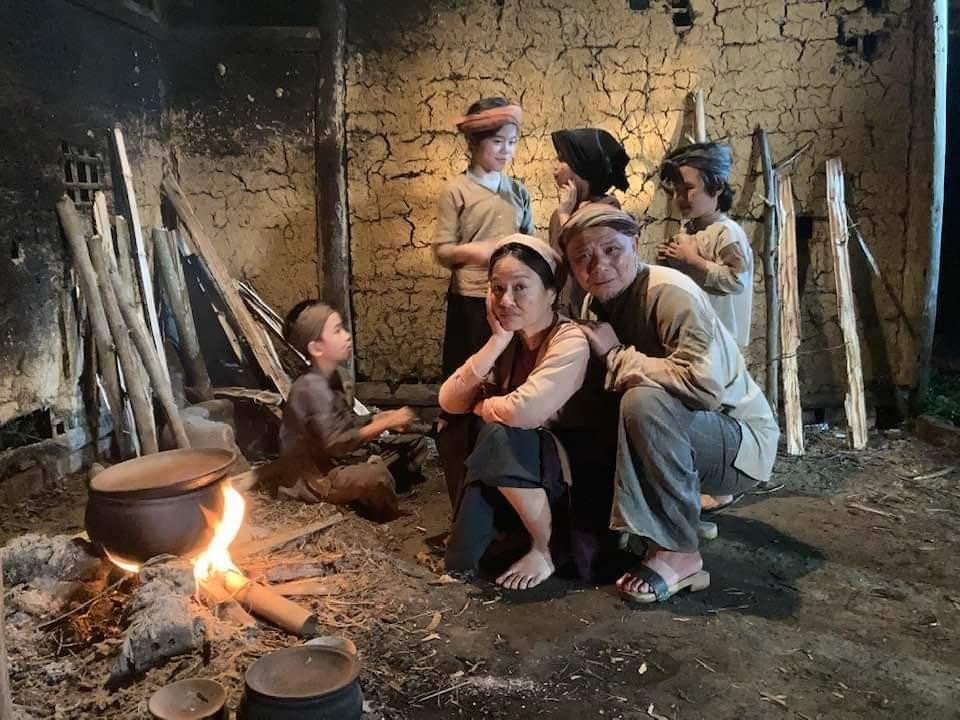 Bức ảnh khiến nhiều người thích thú khi gặp lại bà Bích và Chiến "chó"