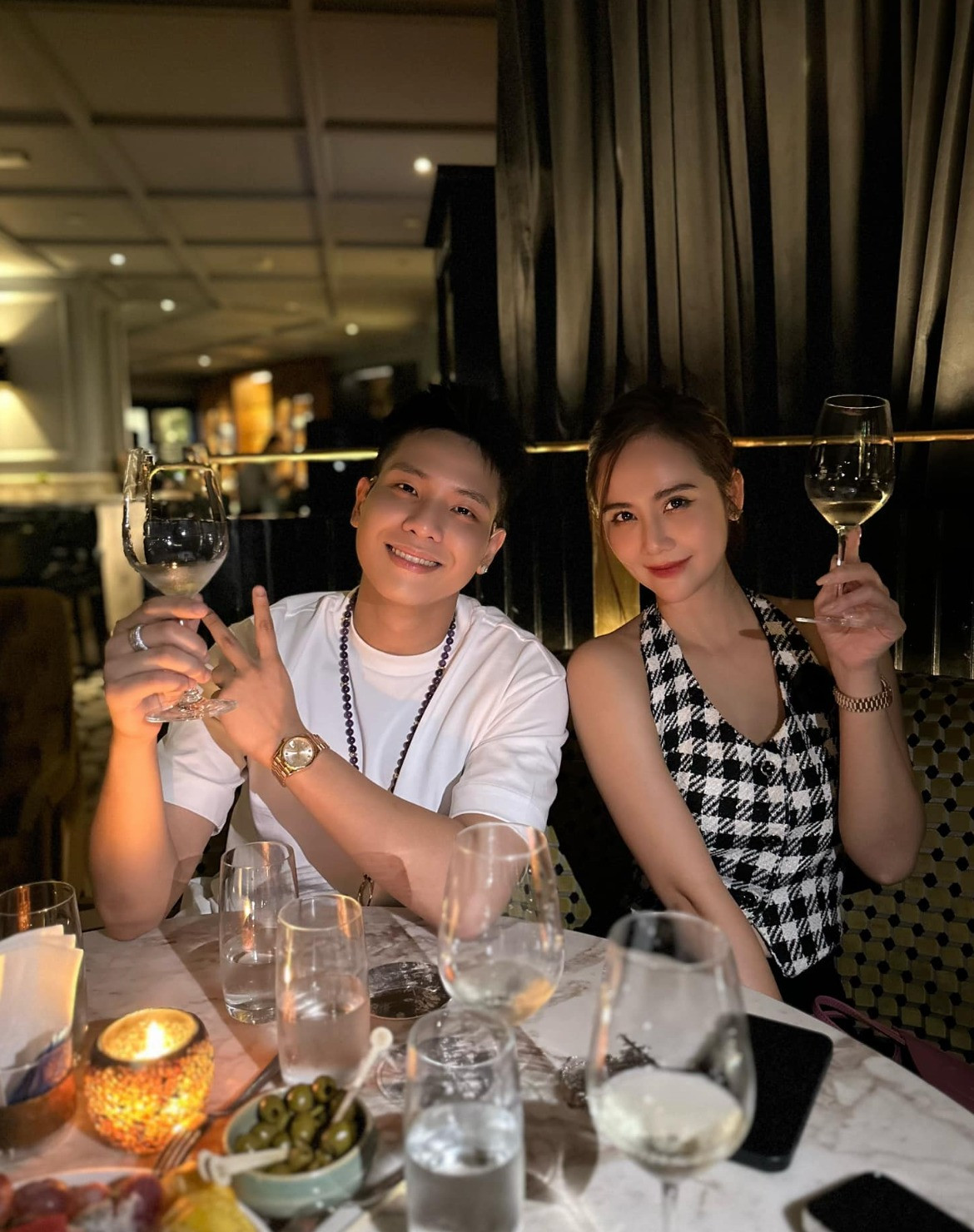 Cô bất ngờ khoe ảnh với Quân A.P.