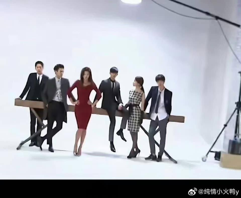 Kim Soo Hyun phải dùng tiểu xảo để nhìn cao hơn bạn diễn