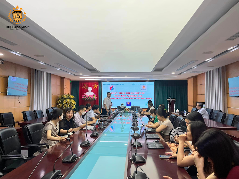 Hình ảnh buổi ký kết hợp tác của trường Đại học Lao Động - Xã Hội và công ty CP Bliss Education trong dự án Khởi Nghiệp Kỳ Lân.