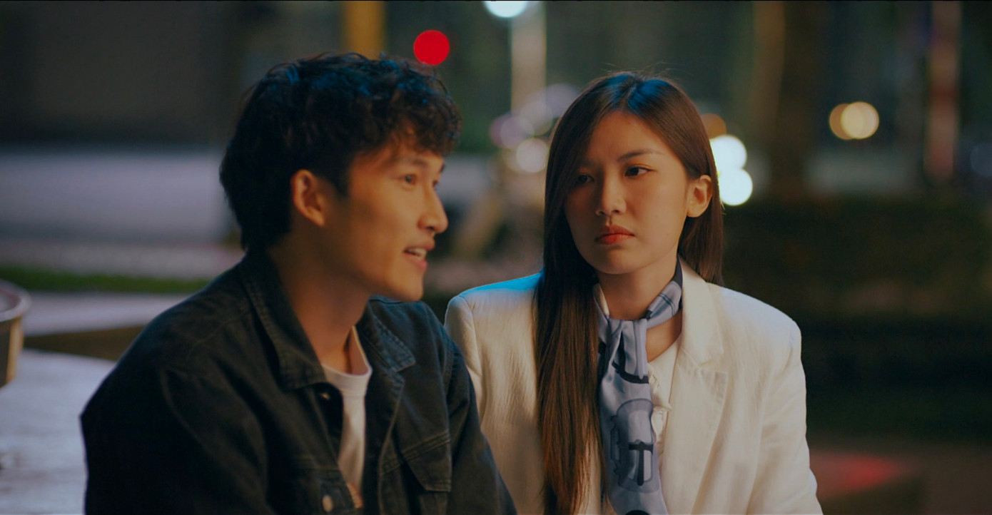 Tú và Trang đang là một đôi. Tú và Trang đang là một đôi.