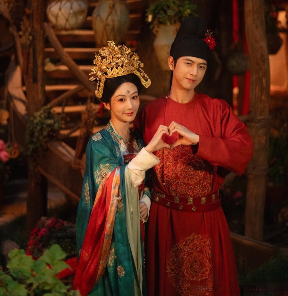 Cẩm Tú Phương Hoa đối mặt với nhiều đối thủ mạnh. Cẩm Tú Phương Hoa đối mặt với nhiều đối thủ mạnh.