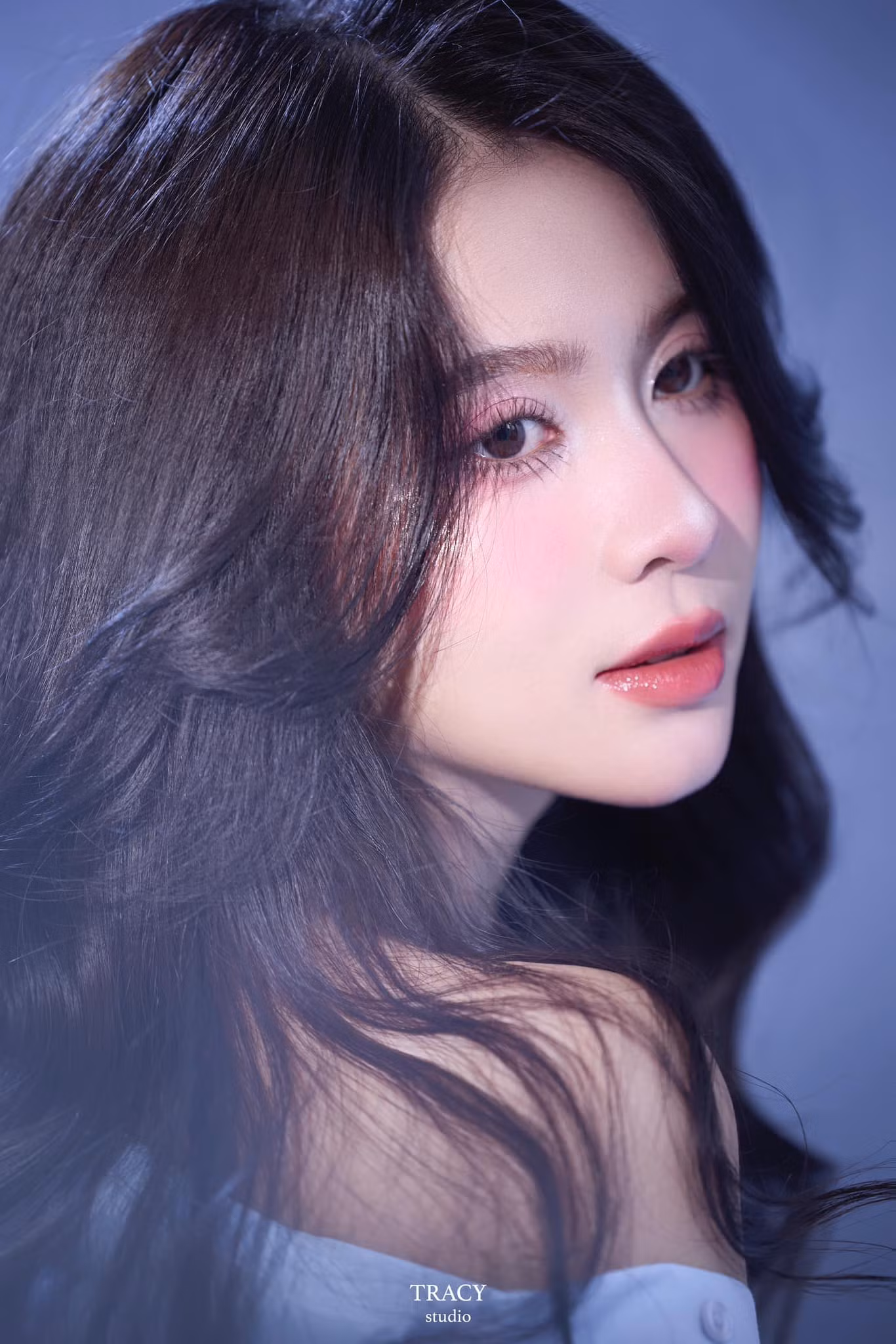 Diễn viên Quỳnh Trang sở hữu nụ cười tỏa nắng.