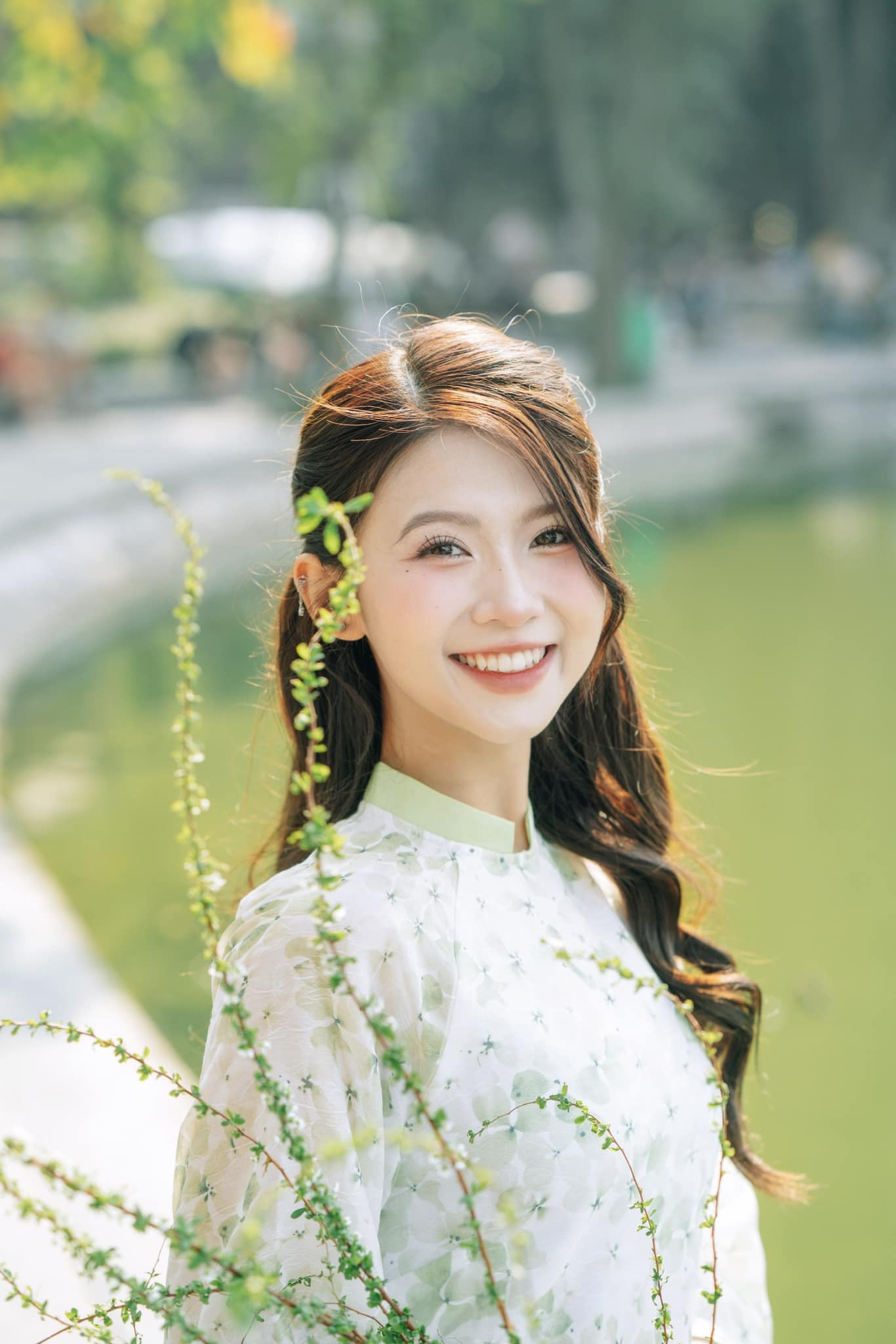 Diễn viên Quỳnh Trang sở hữu nụ cười tỏa nắng. Diễn viên Quỳnh Trang sở hữu nụ cười tỏa nắng.