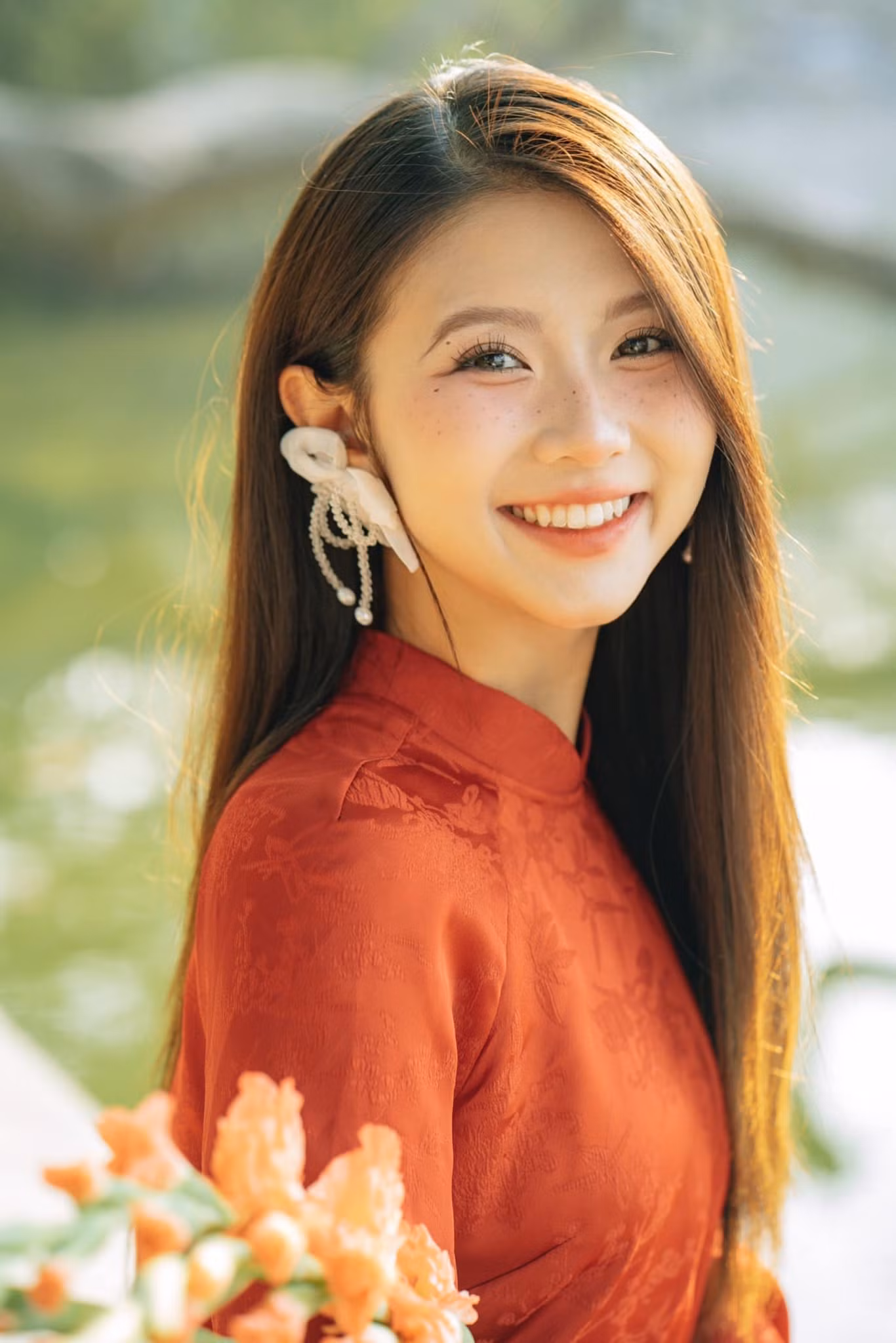 Diễn viên Quỳnh Trang sở hữu nụ cười tỏa nắng.