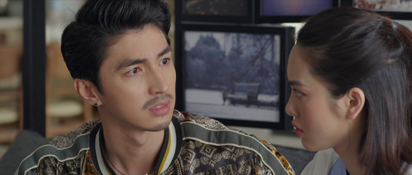 Bình An lại có bộ râu quá giả trân khiến khán giả bật cười.