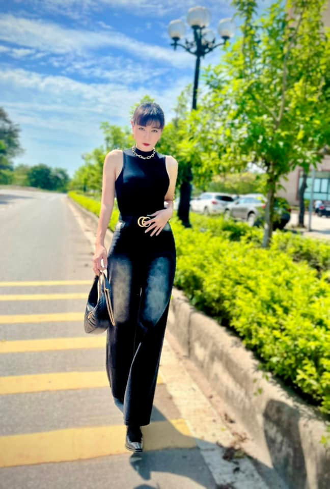 Nhưng ngoài đời, cô rất sành điệu Nhưng ngoài đời, cô rất sành điệu