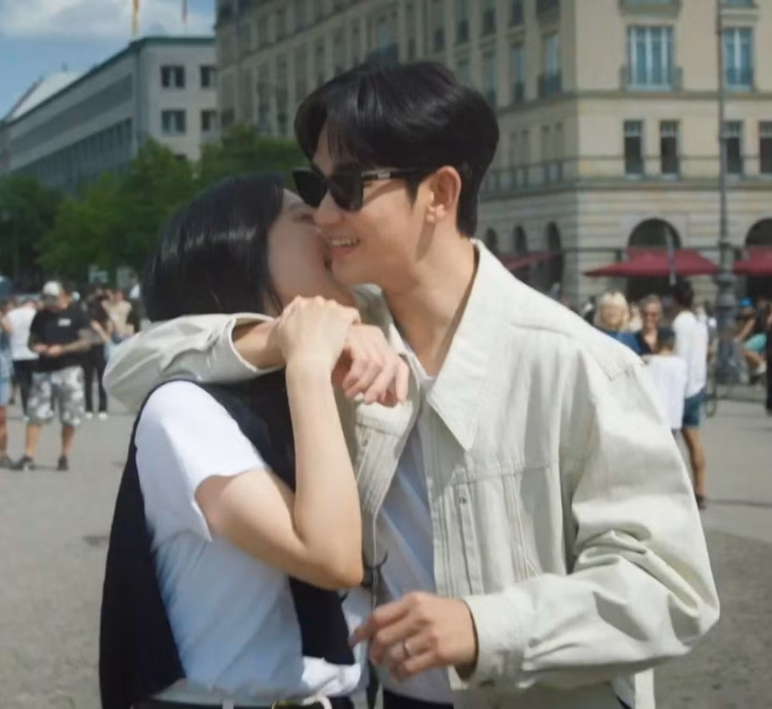 Thực ra đây chỉ là một cảnh trong phim mà thôi! Thực ra đây chỉ là một cảnh trong phim mà thôi!