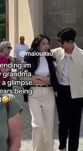 Kim Ji Won và Kim Soo Hyun bị bắt gặp đang hẹn hò ở châu Âu? Kim Ji Won và Kim Soo Hyun bị bắt gặp đang hẹn hò ở châu Âu?