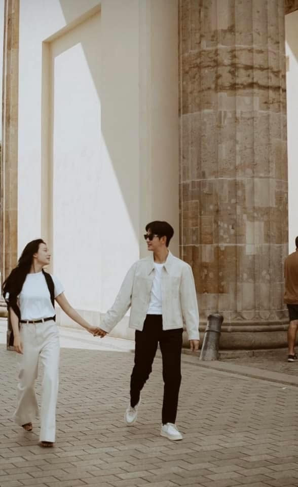 Hai người vô cùng tình cảm. Hai người vô cùng tình cảm.