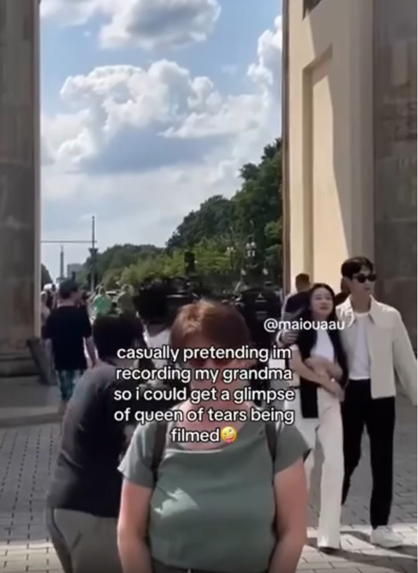 Kim Ji Won và Kim Soo Hyun bị bắt gặp đang hẹn hò ở châu Âu? Kim Ji Won và Kim Soo Hyun bị bắt gặp đang hẹn hò ở châu Âu?