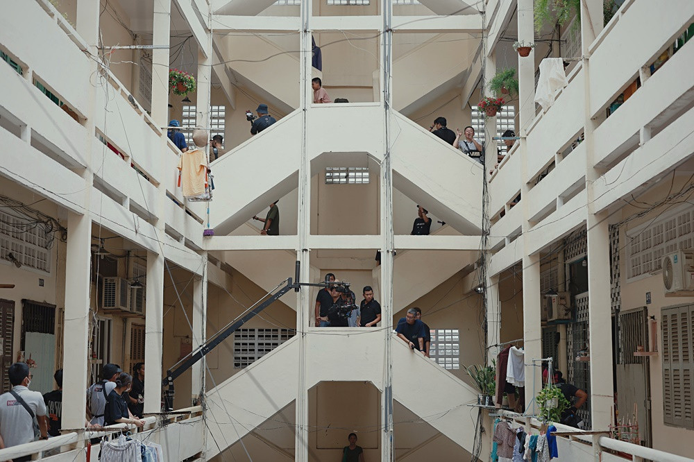 Khu chung cư là bối cảnh đặc biệt quan trọng ở phim Mai. Khu chung cư là bối cảnh đặc biệt quan trọng ở phim Mai.