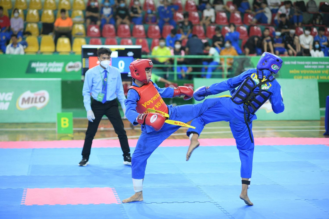 Những màn thi đấu Vovinam hấp dẫn và đẹp mắt tại nhà thi đấu Lãnh Binh Thăng sáng 9/4. Những màn thi đấu Vovinam hấp dẫn và đẹp mắt tại nhà thi đấu Lãnh Binh Thăng sáng 9/4.