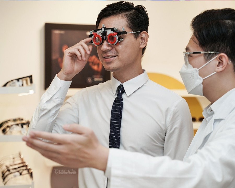 Kính Hải Triều sở hữu dàn thiết bị hiện đại cùng quy trình đo mắt chuẩn quốc tế, tạo sự hài lòng cho khách hàng