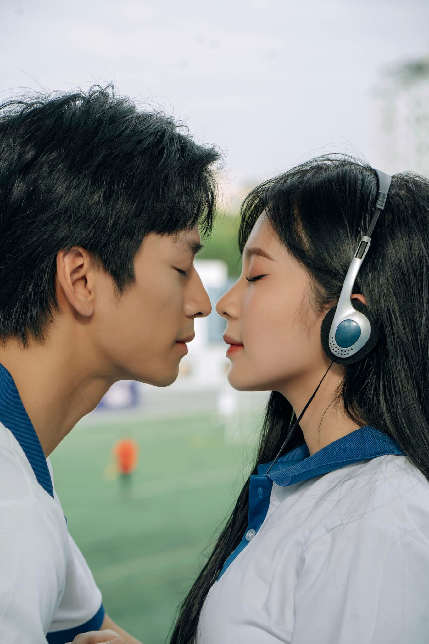 Ngọc Huyền đóng đôi với Trần Nghĩa ở Chúng Ta Của 8 Năm Sau. Ngọc Huyền đóng đôi với Trần Nghĩa ở Chúng Ta Của 8 Năm Sau.