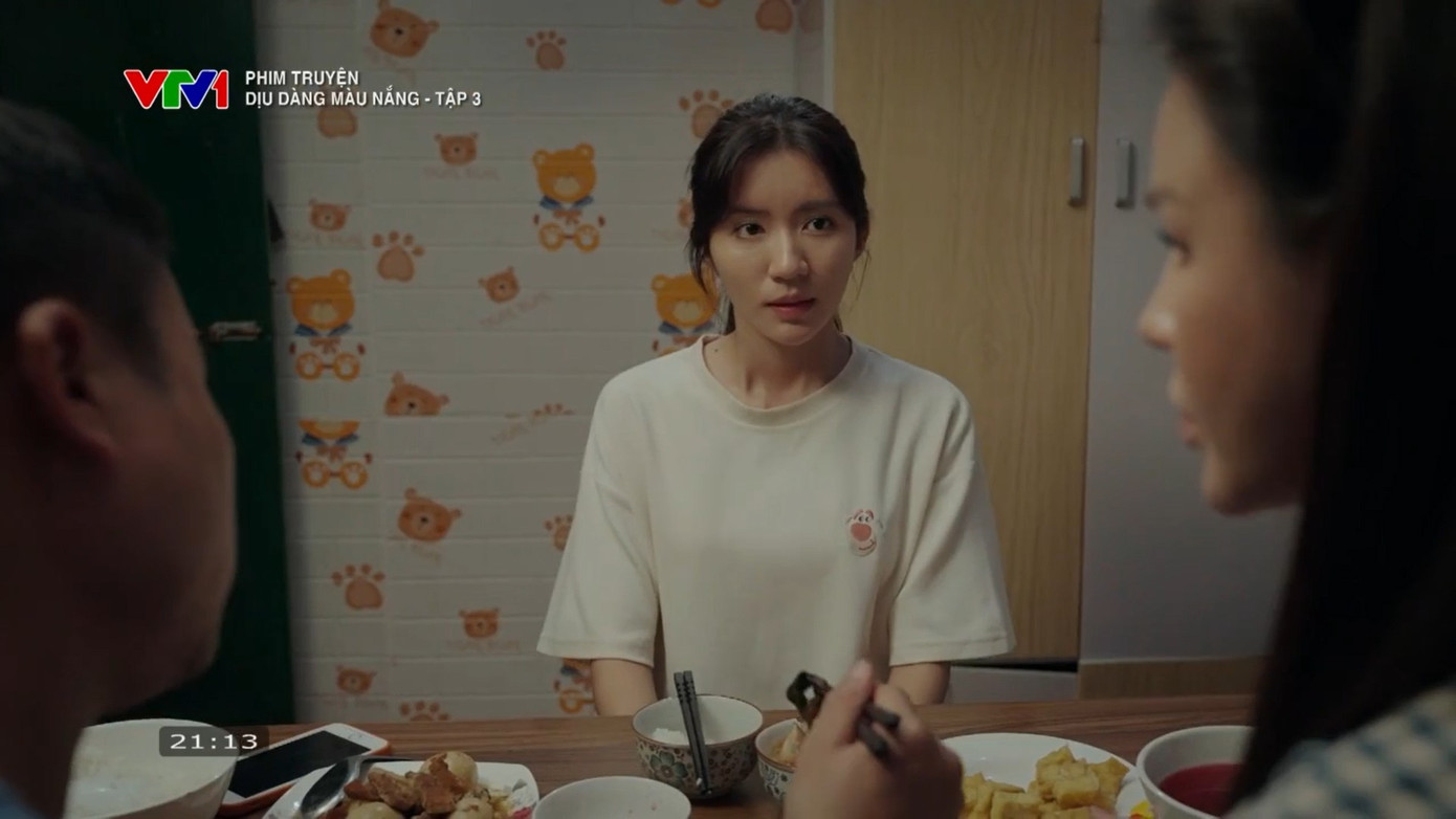 Cô phải đến ở nhờ nhà trọ của vợ chồng anh họ.