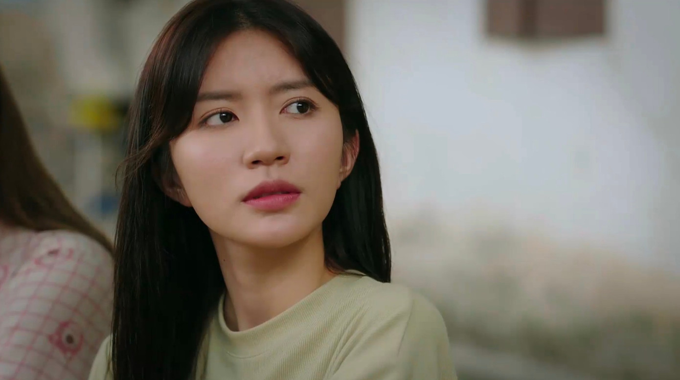 Xuân mất điểm vì con nhà nghèo mà tính cách bất ổn.