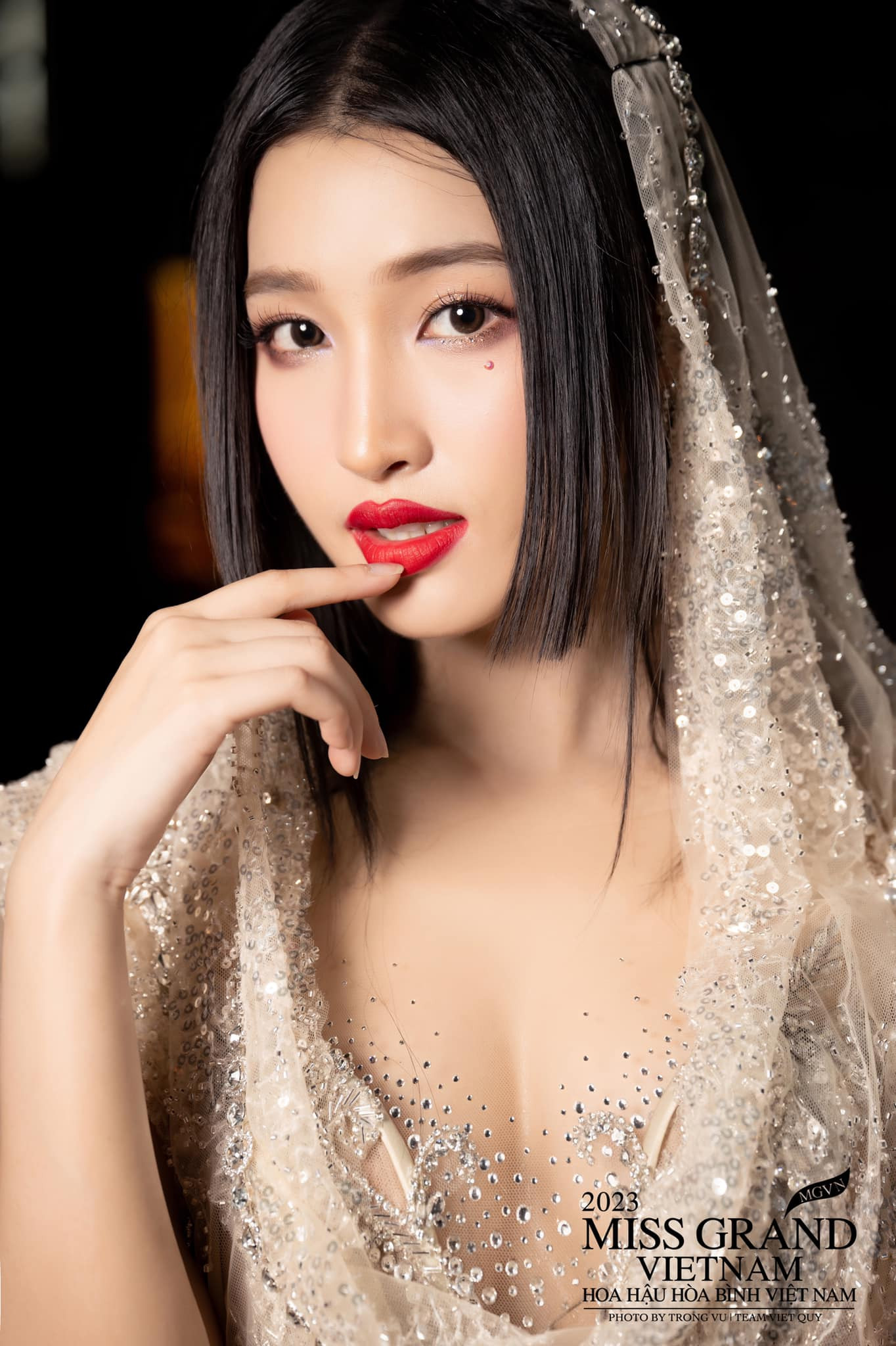 Phương Nhi đang chuẩn bị đi thi quốc tế. Phương Nhi đang chuẩn bị đi thi quốc tế.