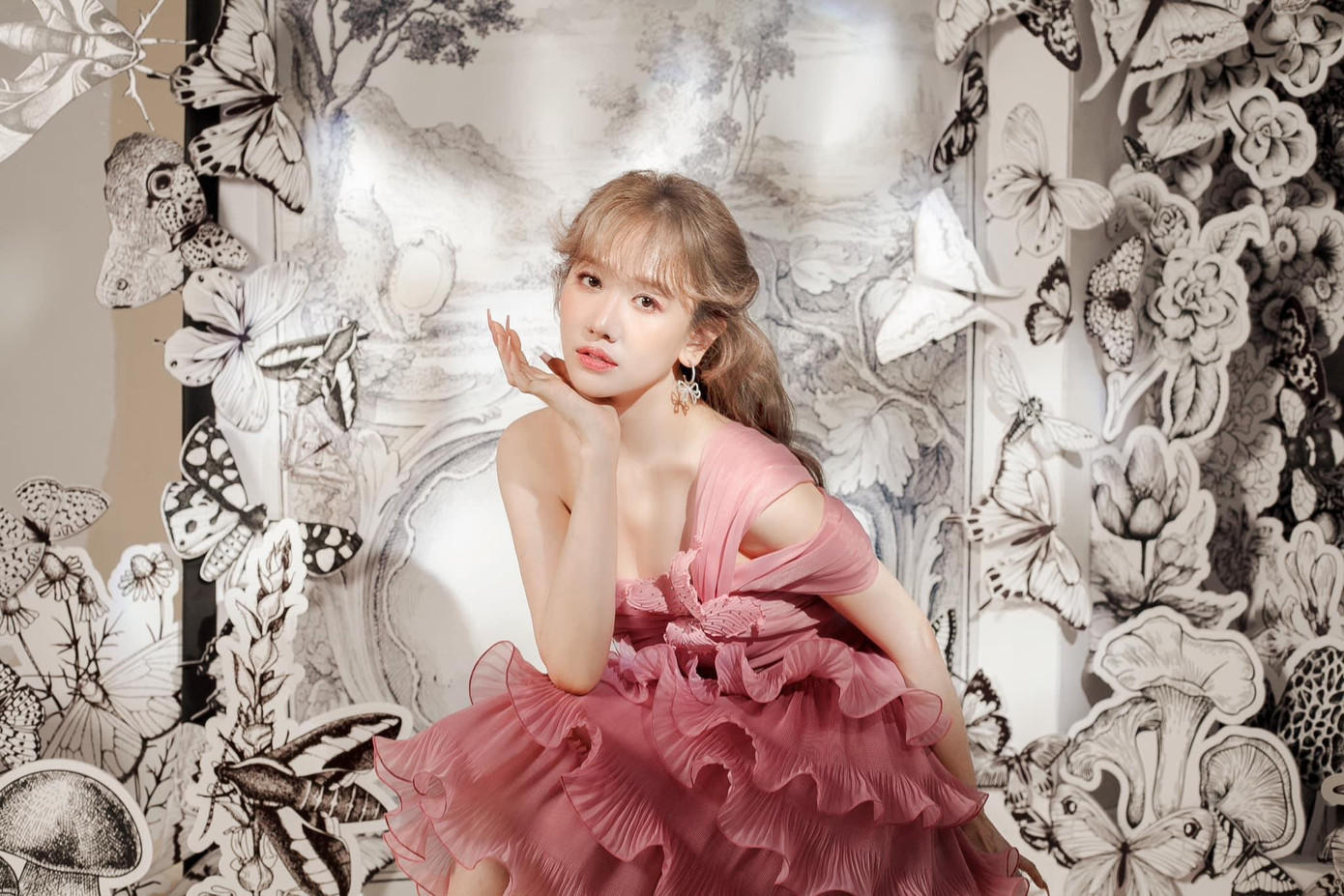 Hari Won vẫn phải đi châm cứu thường xuyên Hari Won vẫn phải đi châm cứu thường xuyên