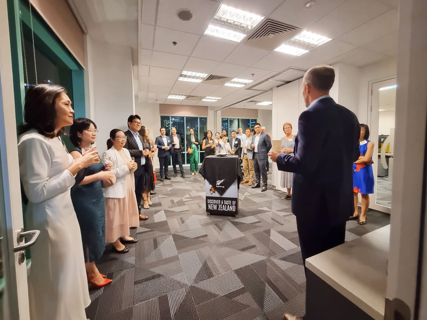 Buổi giao lưu giữa đoàn các công ty EdTech New Zealand với khách mời từ cộng đồng Kiwi và các đối tác của New Zealand ở lĩnh vực giáo dục và dịch vụ tại Việt Nam.