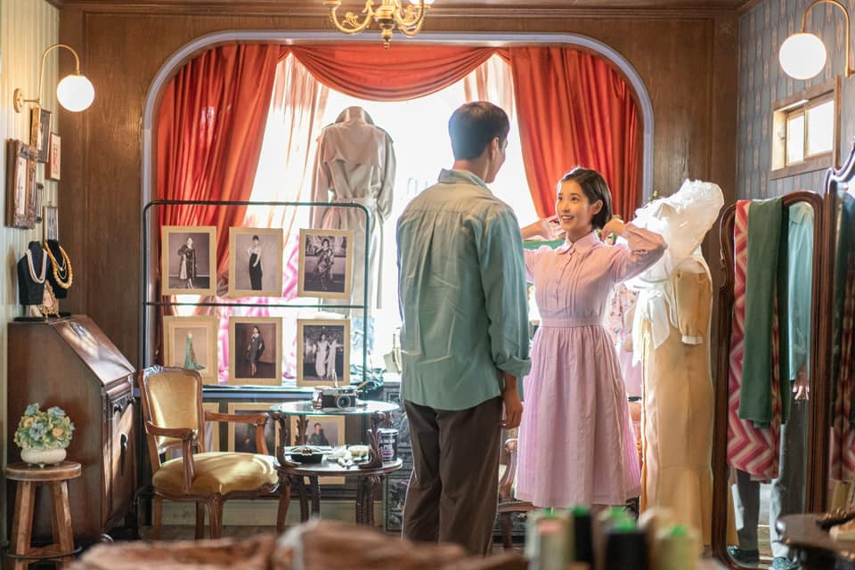 Khi Cuộc Đời Cho Bạn Quả Quýt xoay quanh cuộc đời của Gwan Sik và Ae Sun. Khi Cuộc Đời Cho Bạn Quả Quýt xoay quanh cuộc đời của Gwan Sik và Ae Sun.