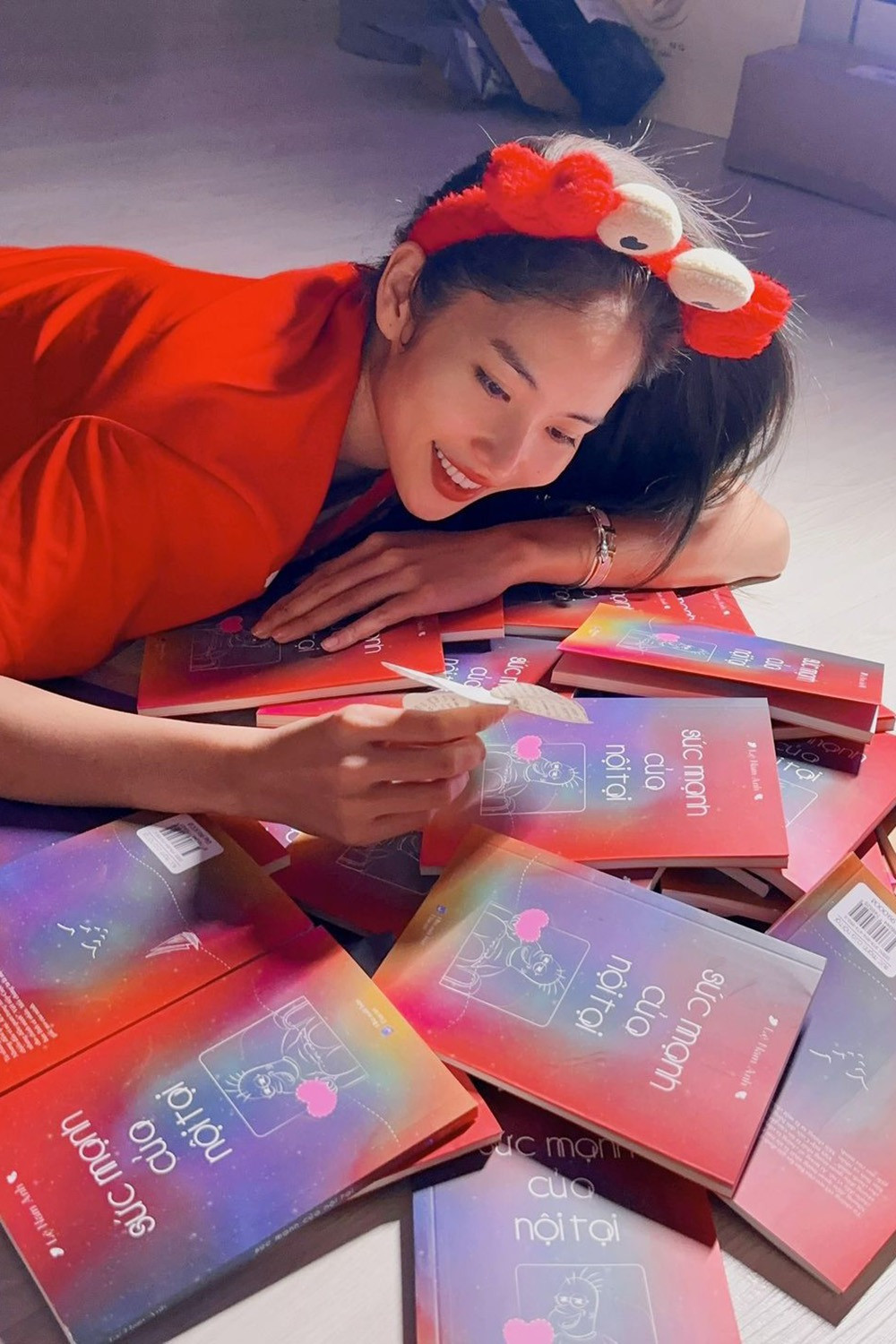 Lệ Nam quyết định không thi Hoa hậu thêm nữa. Lệ Nam quyết định không thi Hoa hậu thêm nữa.