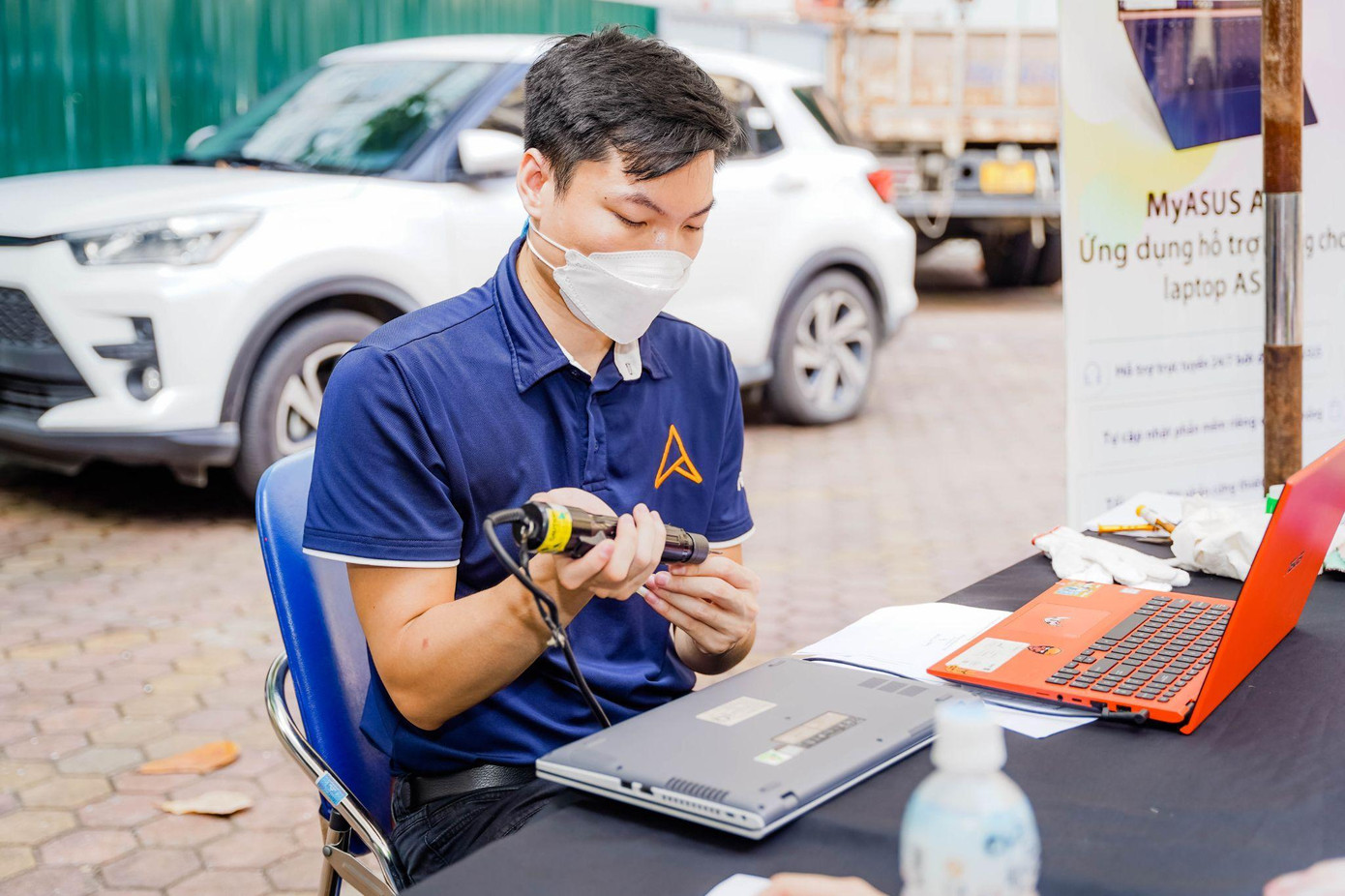 Chuyên gia ASUS vệ sinh laptop miễn phí
