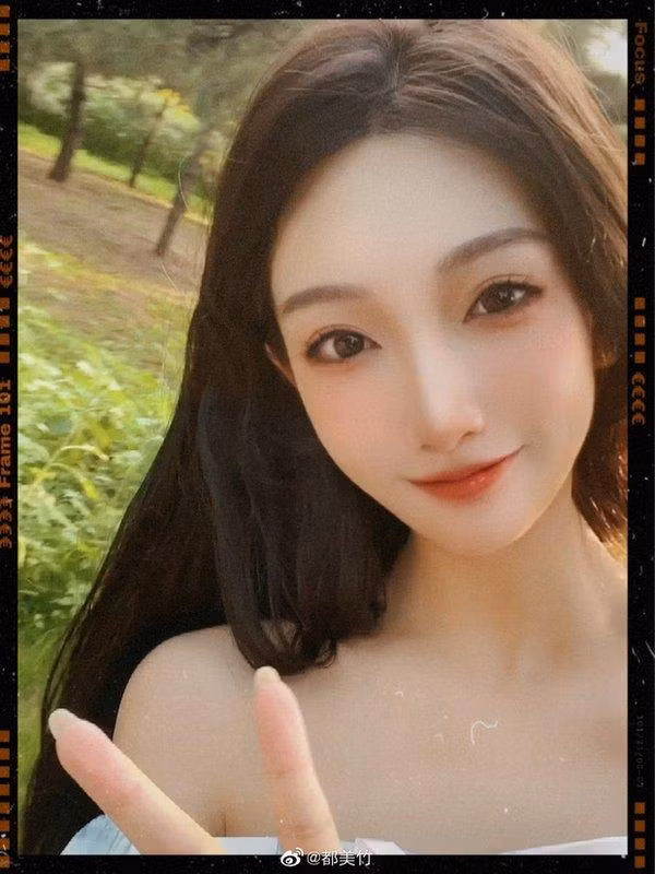 Đô Mỹ Trúc khoe ảnh mới rất tươi tắn