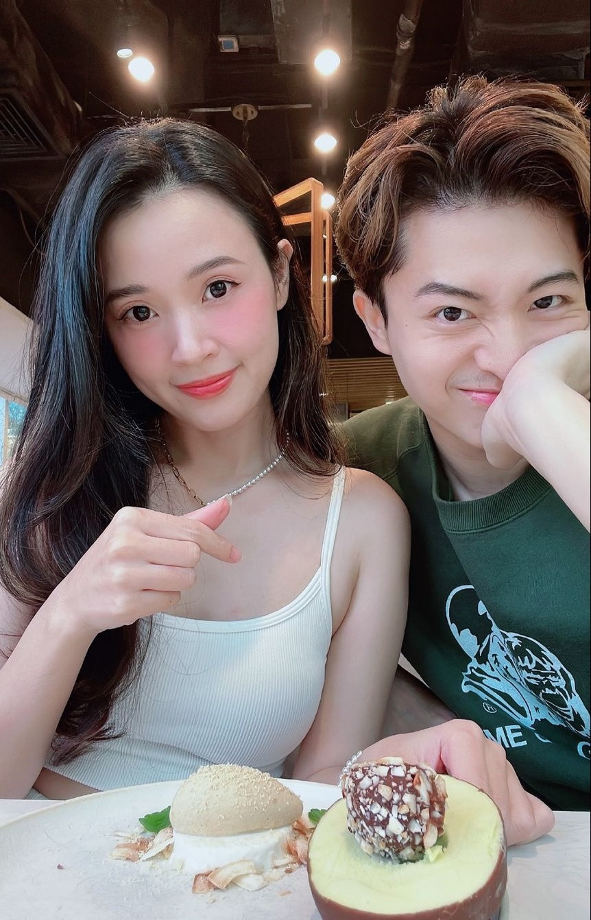 Harry Lu và Midu là bạn bè tri kỷ đã nhiều năm. Harry Lu và Midu là bạn bè tri kỷ đã nhiều năm.