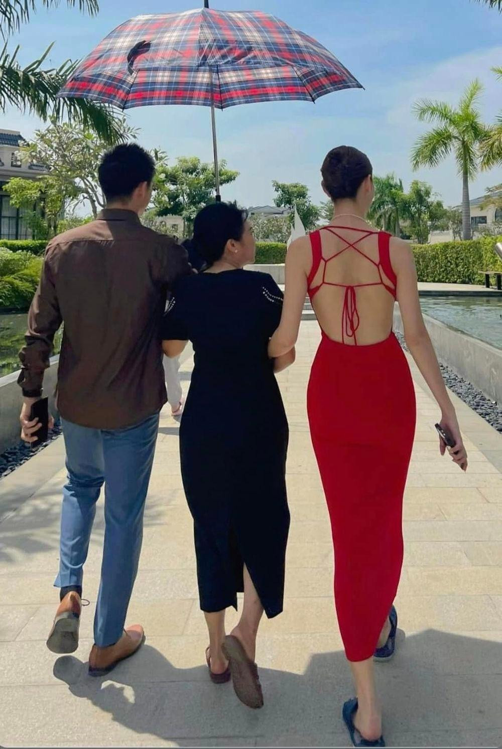 Hiện giờ Lương Thùy Linh còn tham gia đóng phim.