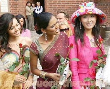 Mai Phương Thúy từng phải mượn quần áo của bà con Việt kiều tại Ba Lan để mặc.