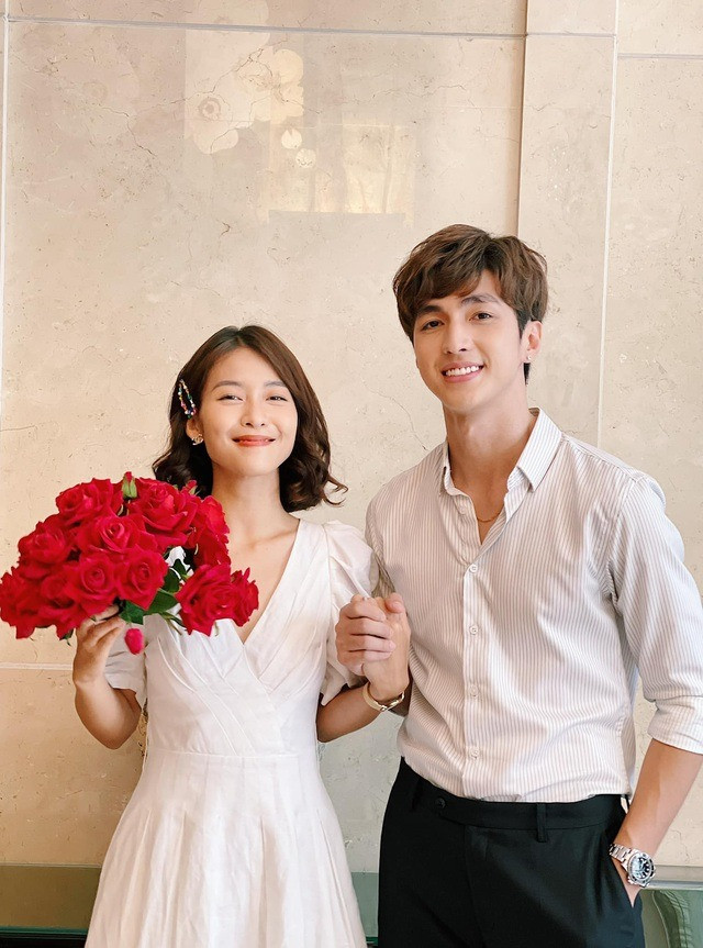 Bình An từng đóng vai yêu thầm Khả Ngân trong phim 11 tháng 5 ngày. Bình An từng đóng vai yêu thầm Khả Ngân trong phim 11 tháng 5 ngày.