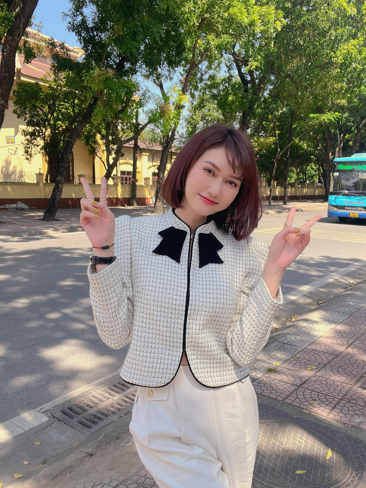 Khán giả mong Hương Giang sớm quên đi chuyện buồn đã qua Khán giả mong Hương Giang sớm quên đi chuyện buồn đã qua