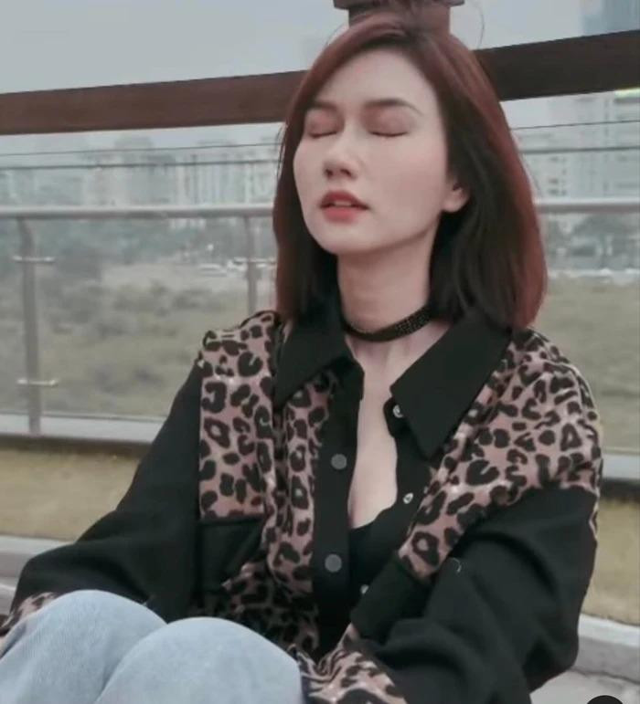 Nữ diễn viên vừa đăng tải video u sầu. Nữ diễn viên vừa đăng tải video u sầu.