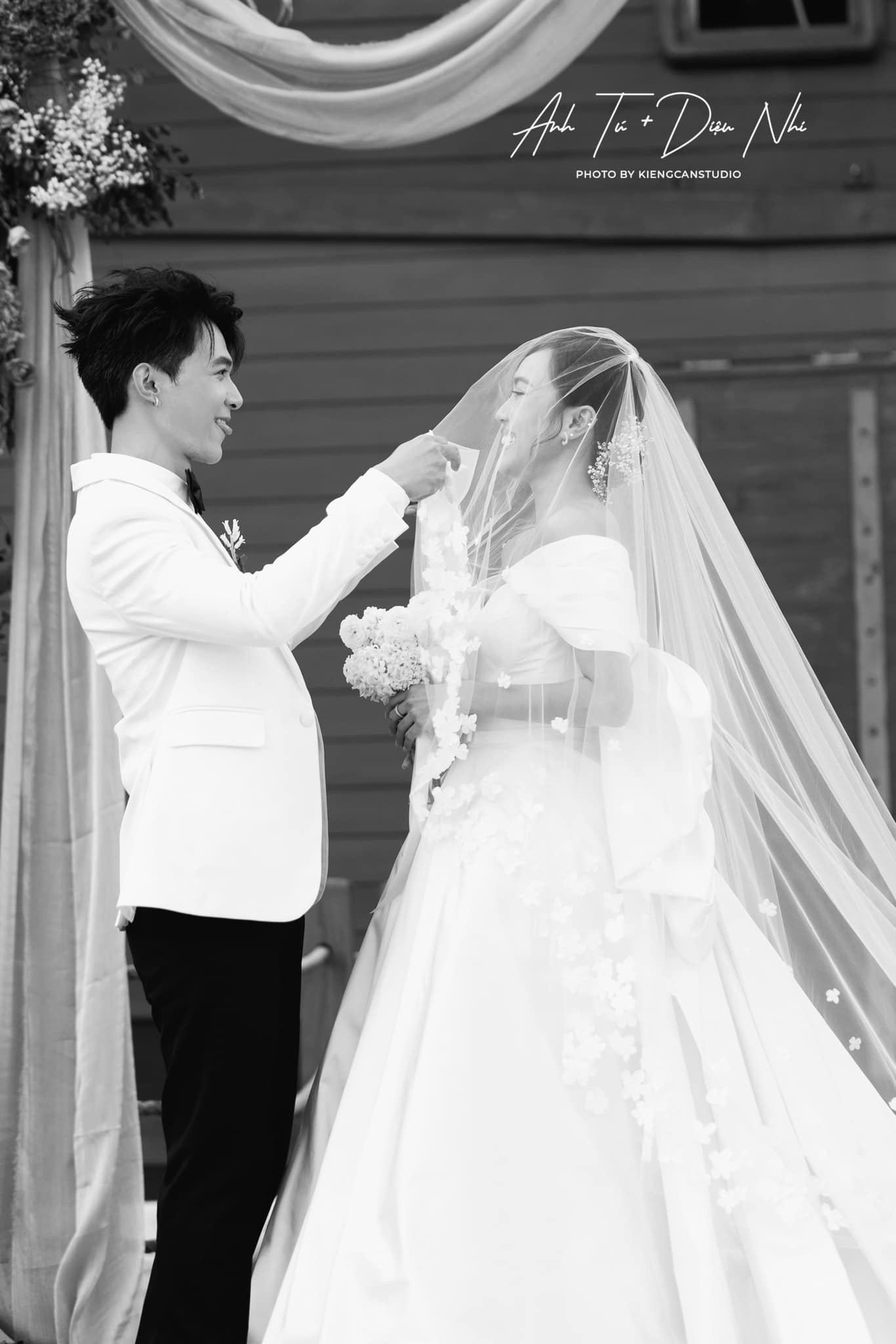 Studio Kiếng Cận đã chụp ảnh cưới cho nhiều cặp đôi nghệ sĩ. Studio Kiếng Cận đã chụp ảnh cưới cho nhiều cặp đôi nghệ sĩ.