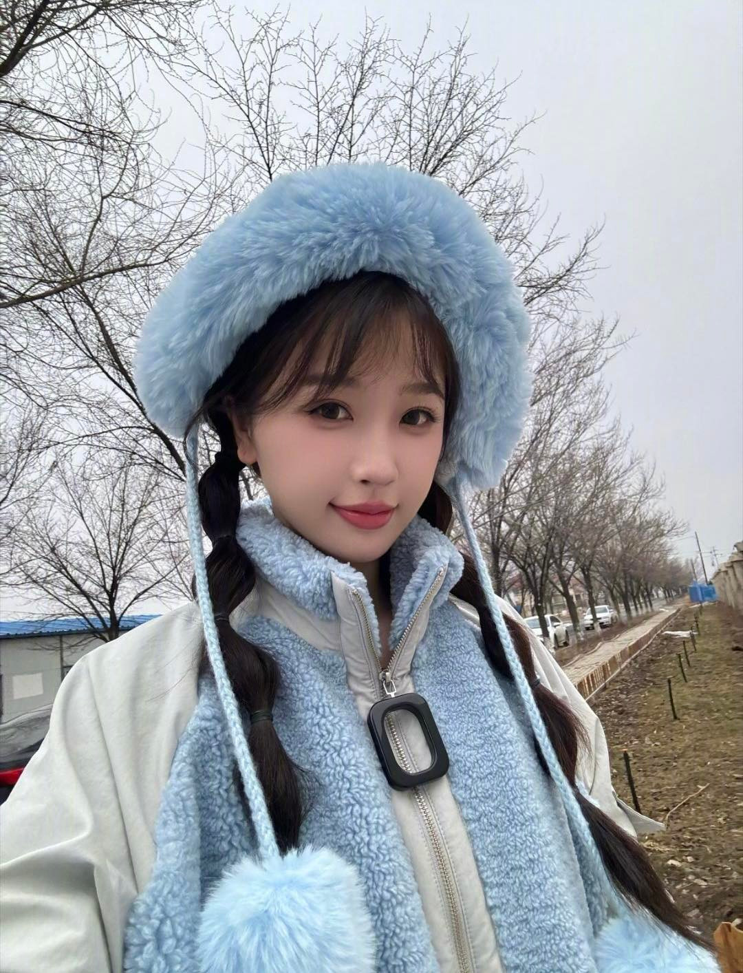 Bỗng dưng Ngu Thư Hân bị mang tiếng "cọ nhiệt" đàn chị. Bỗng dưng Ngu Thư Hân bị mang tiếng "cọ nhiệt" đàn chị.