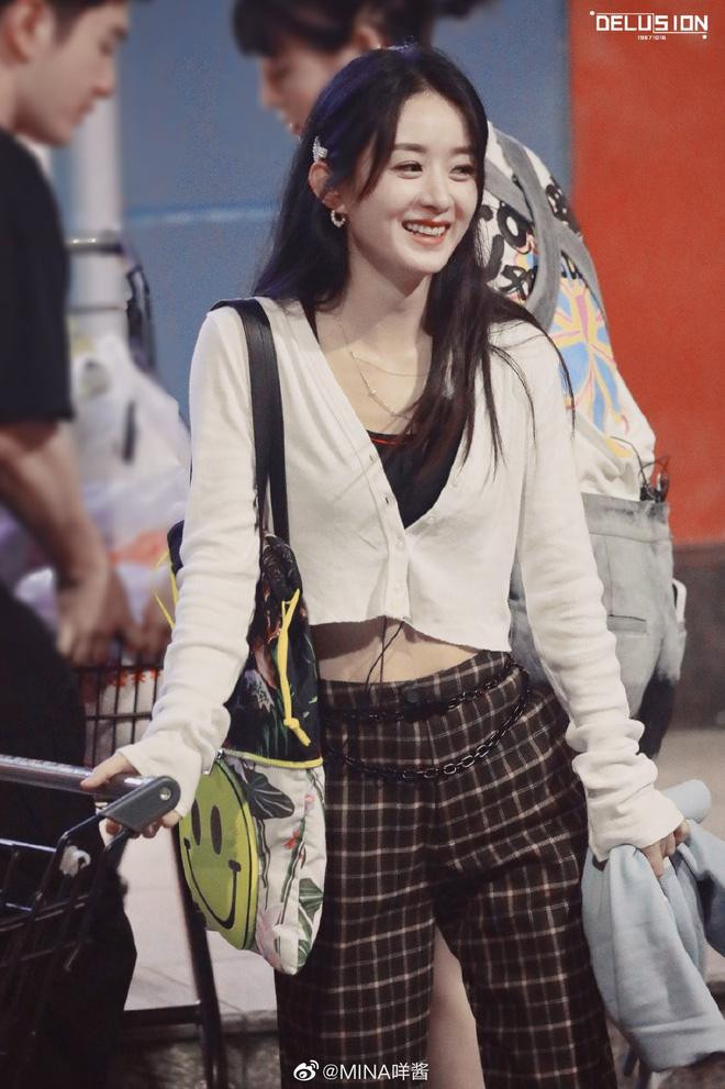 Nữ diễn viên có vóc dáng cực kỳ nhỏ nhắn Nữ diễn viên có vóc dáng cực kỳ nhỏ nhắn