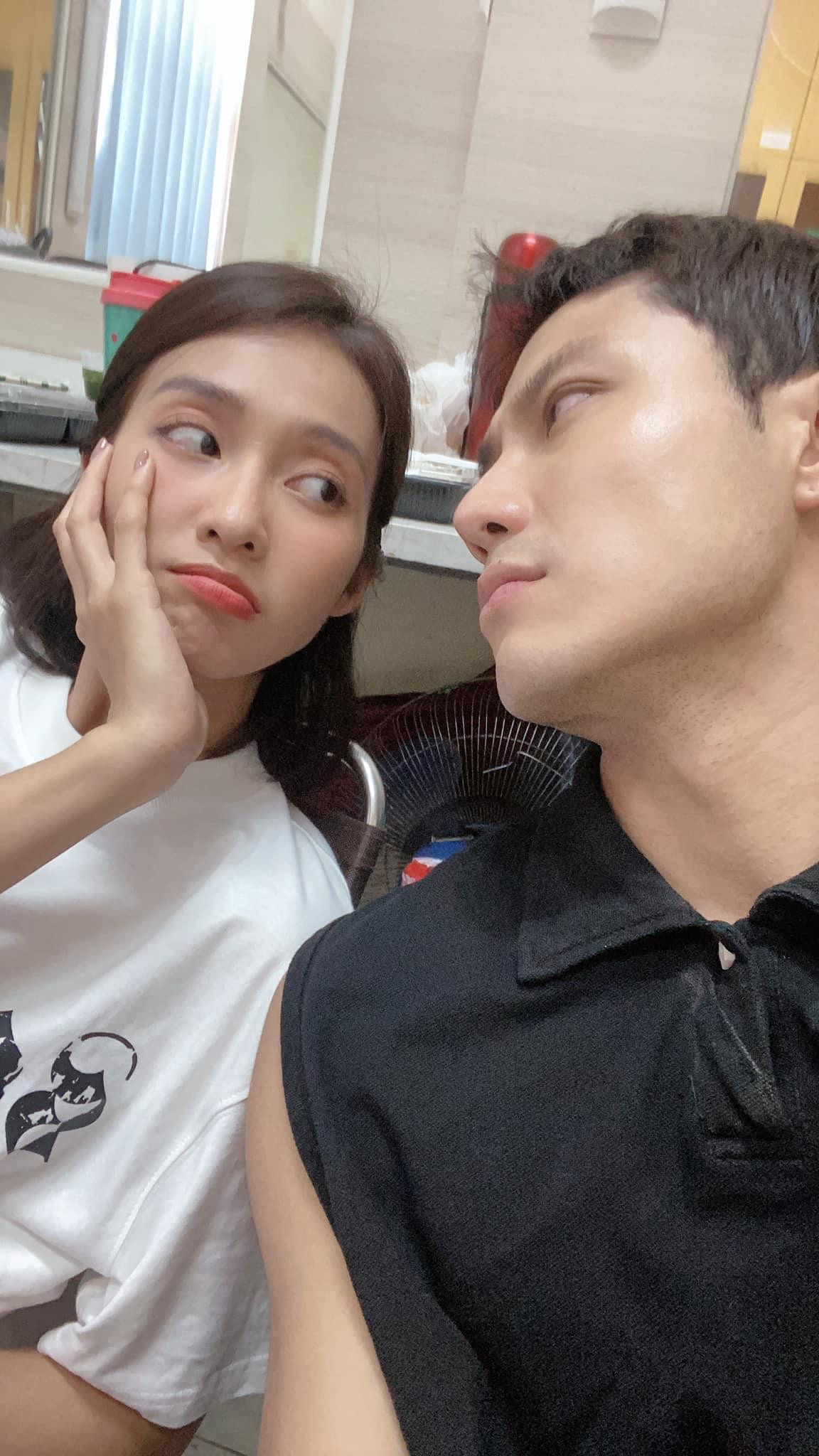 Khả Ngân - Thanh Sơn có nhiều khoảnh khắc tình cảm ở 11 Tháng 5 Ngày. Khả Ngân - Thanh Sơn có nhiều khoảnh khắc tình cảm ở 11 Tháng 5 Ngày.