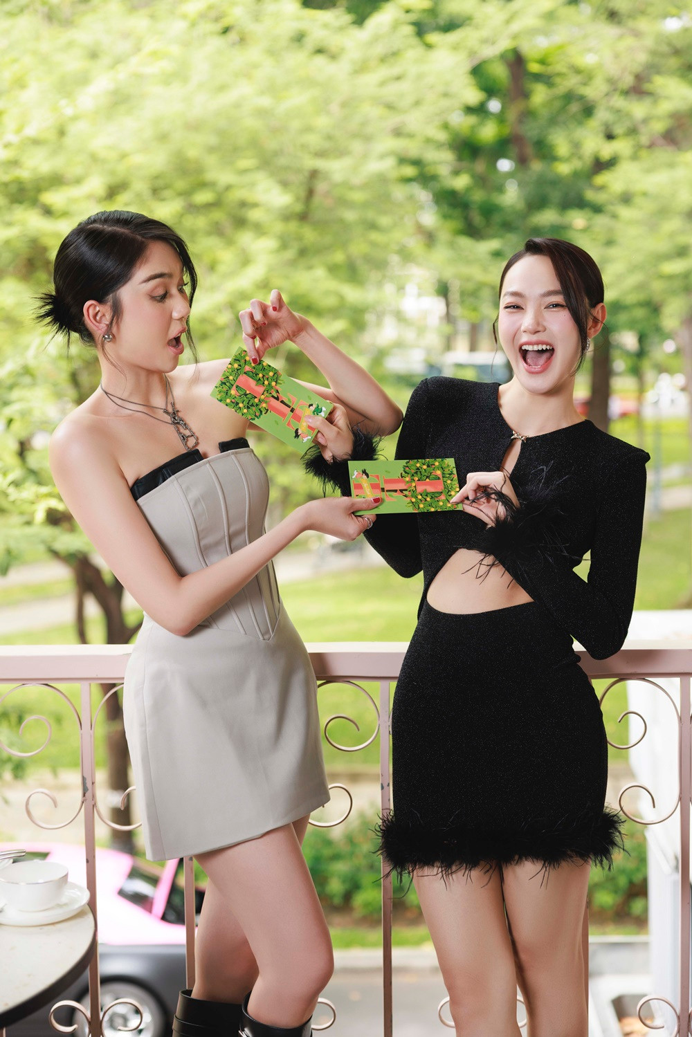 Minh Hằng thấy đàn em tuy ồn ào nhưng chân tình. Minh Hằng thấy đàn em tuy ồn ào nhưng chân tình.