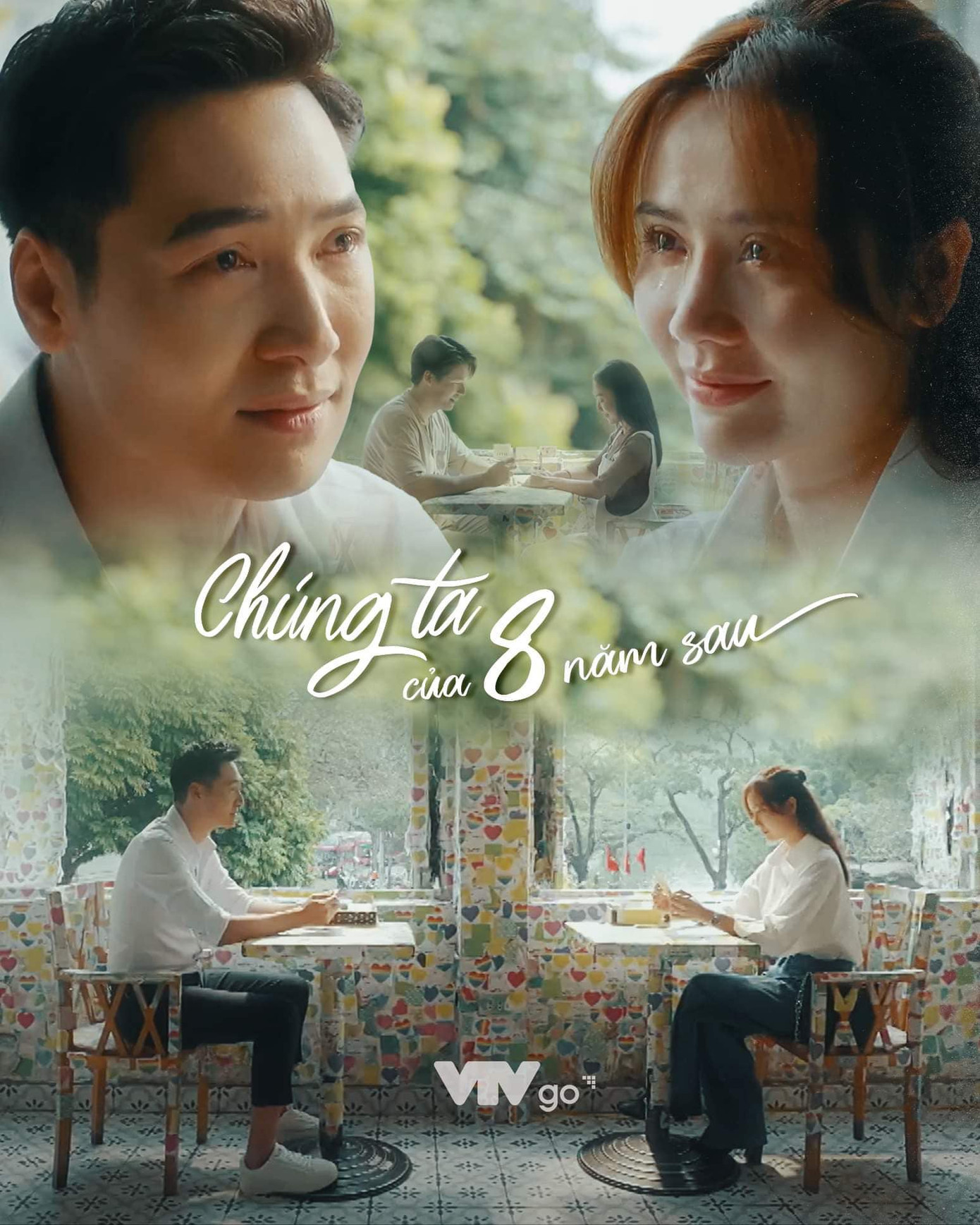 Hai người đã quay lại để đọc lá thư năm xưa.