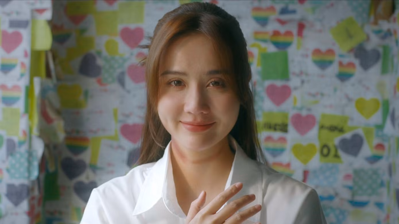 Hai người nghẹn ngào nhận ra tình cảm dành cho nhau.