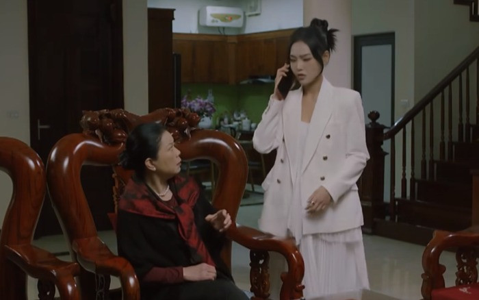 Anh Thu vẫn tức giận khi Tùng không chịu trách nhiệm với cô ta. Anh Thu vẫn tức giận khi Tùng không chịu trách nhiệm với cô ta.