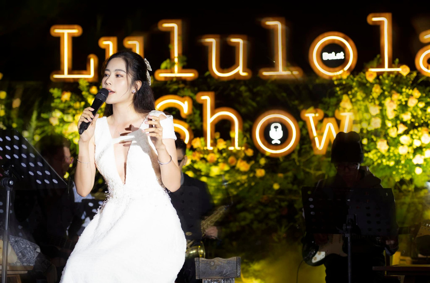 Khán giả mong Nam Em sớm vượt qua được cú sốc tình cảm. Khán giả mong Nam Em sớm vượt qua được cú sốc tình cảm.