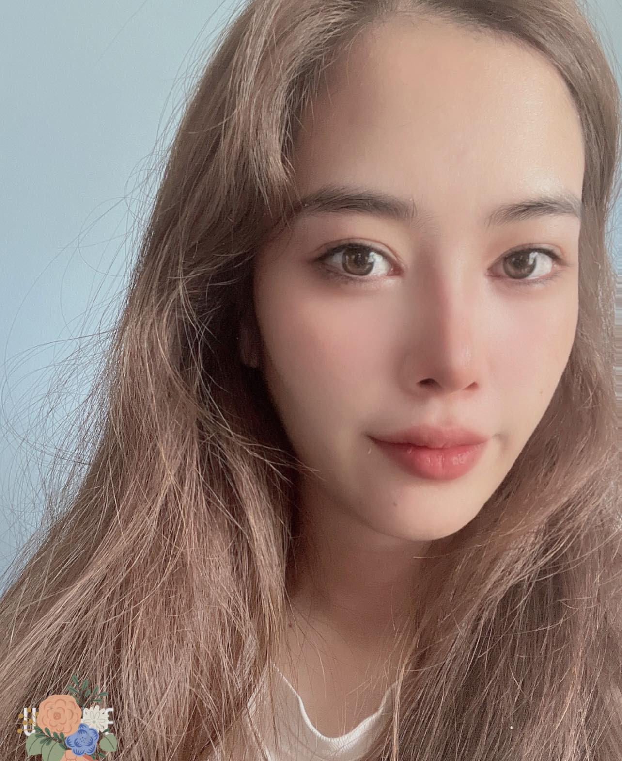 Nam Em mới đổi màu tóc trông rất lạ lẫm. Nam Em mới đổi màu tóc trông rất lạ lẫm.