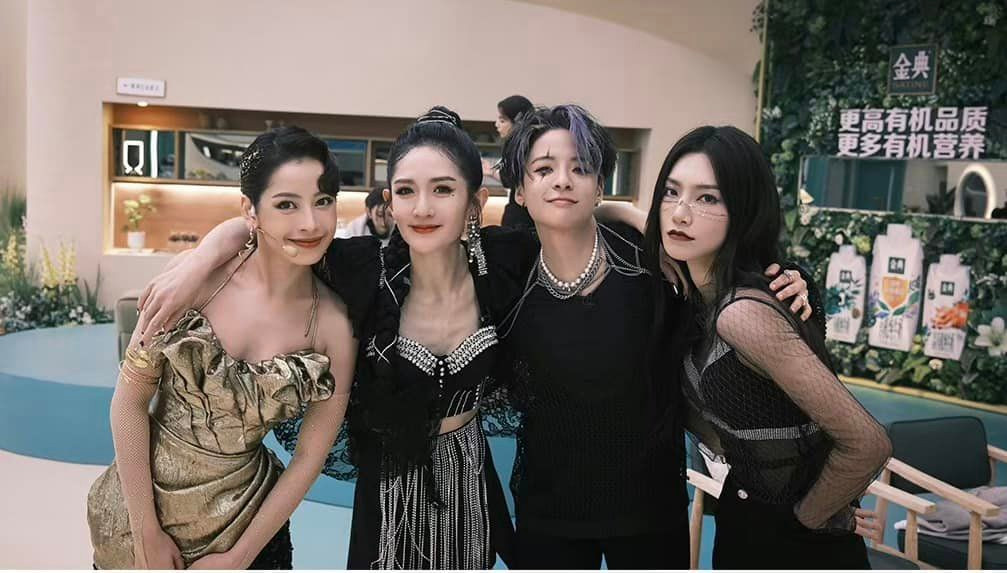 Chi Pu - Amber chưa lần nào chung đội...