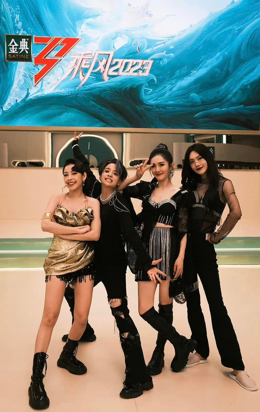 ... nhưng hai nghệ sĩ vẫn luôn thân thiết.