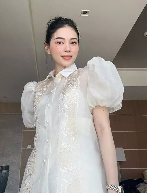 Cô dâu Linh Rin diện trang phục truyền thống quê chồng.